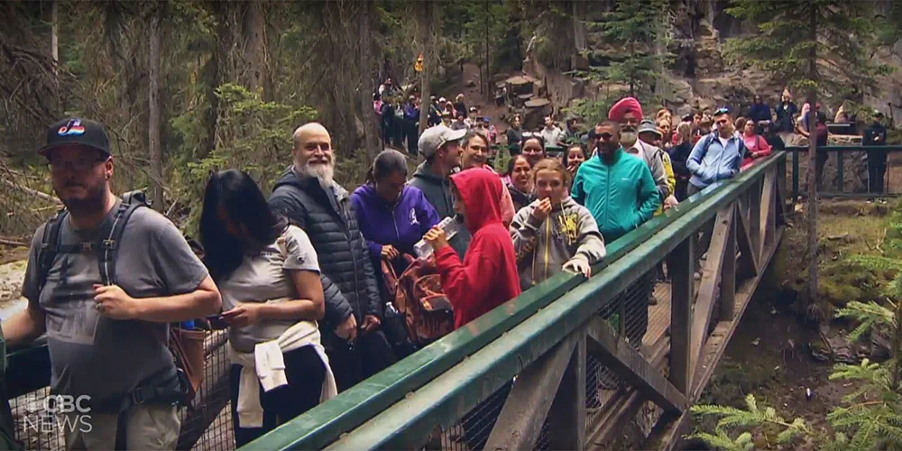 The increasingly crowded pathway at Johnston Canyon | CBC News