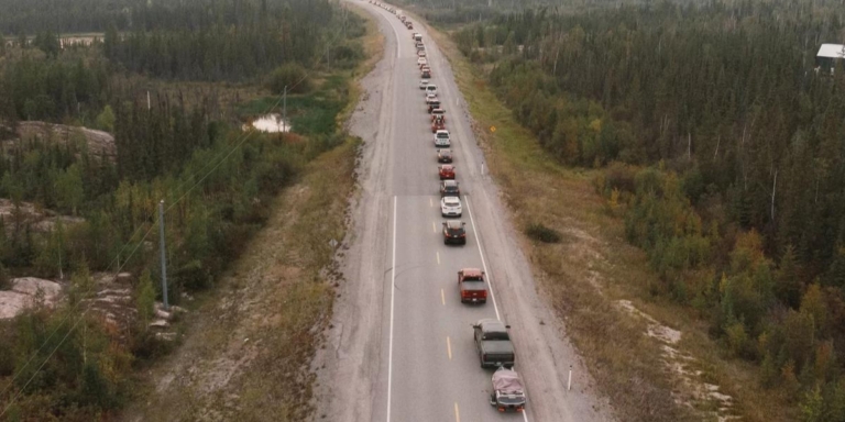 cars bumper to bumper on a highway as they evacuate yellowknife