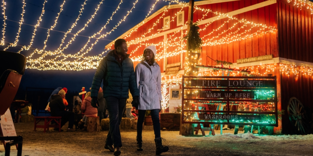 A happy couple enjoying the Banff Christmas Market | Banff & Lake Louise Tourism