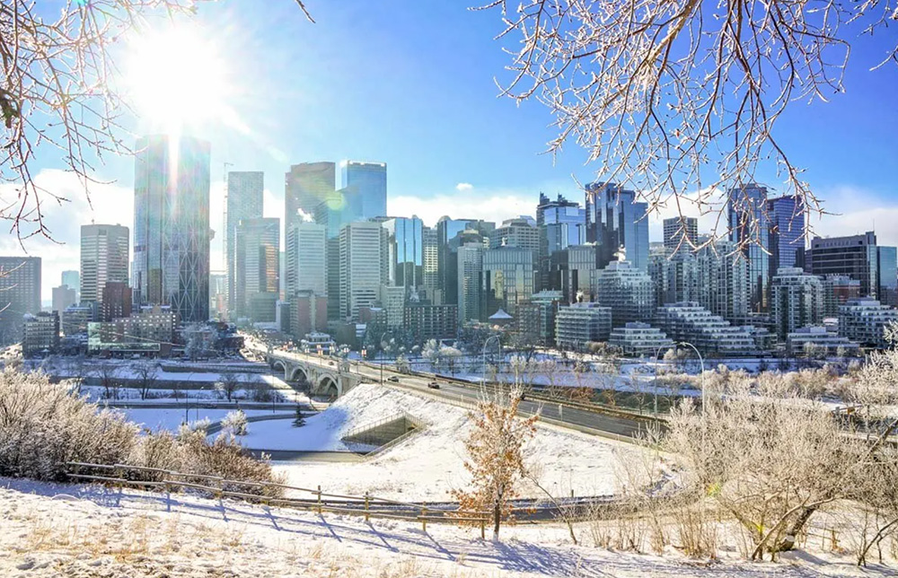 How can it be sunny but cold at the same time? And why is the sun so close? These are questions new immigrants have of Alberta | destinationlesstravel.com