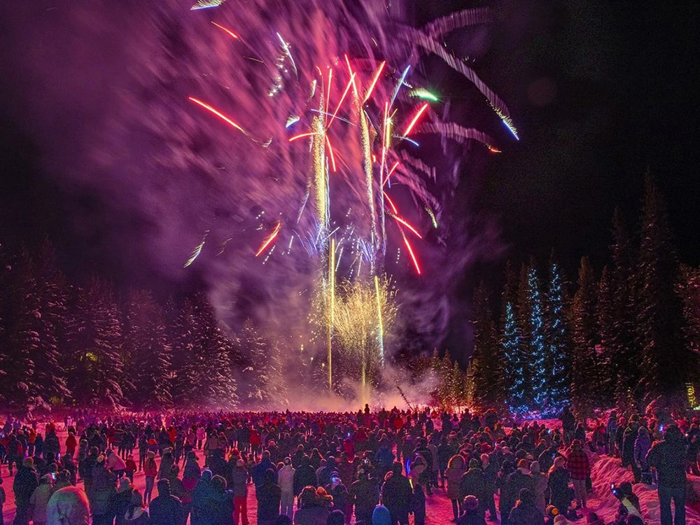 2020 New Year's Eve pyrotechnics display in Canmore | Crag & Canyon