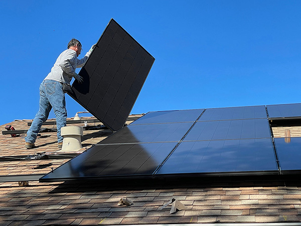 Albertans are installing solar panels on their homes in record numbers | Bill Mead | Unsplash