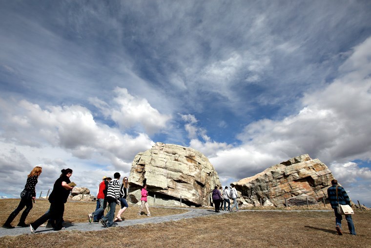 Tourists flock to Big Rock from far and wide | Town and Country Today