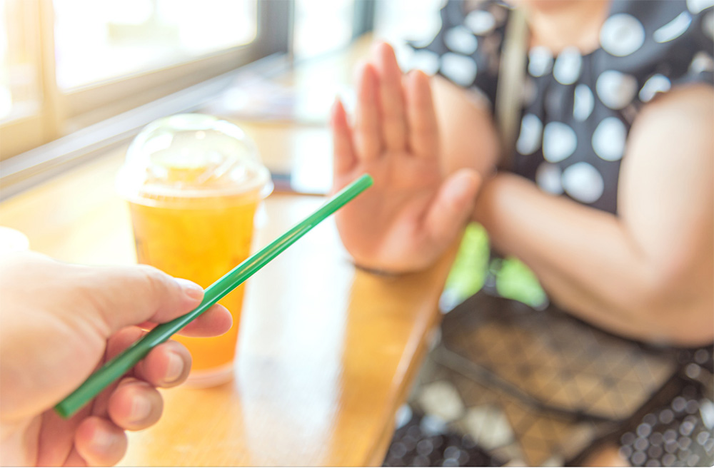 Person refusing a plastic straw