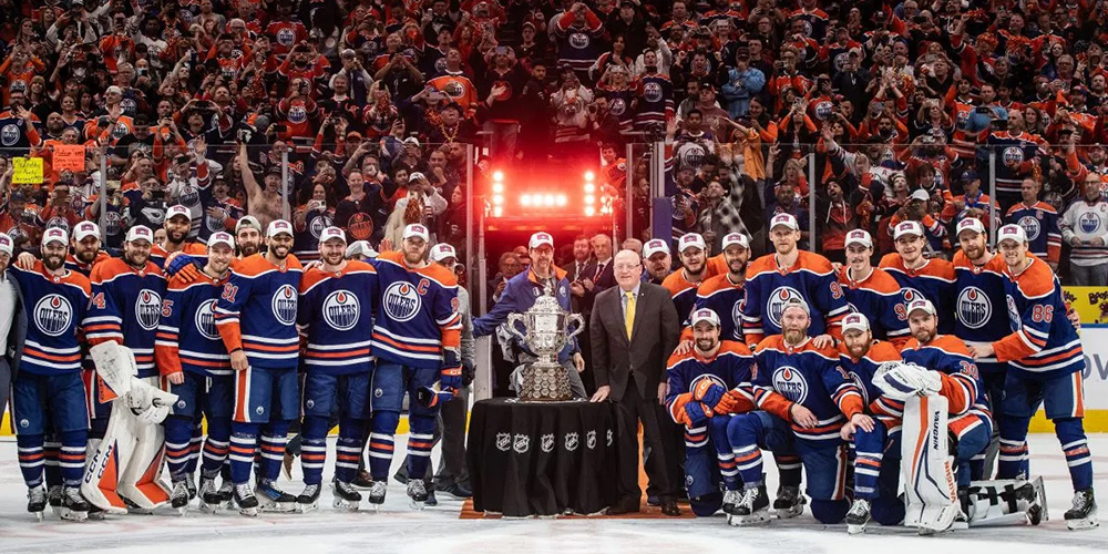 Edmonton Oilers stand with the Campbell Conference Bowl after beating the Dallas Stars in the Western Conference finals | Jason Franson | The Canadian Press
